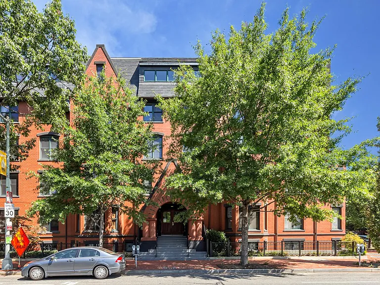 1020 Pennsylvania Ave SE #102 — Photo 1