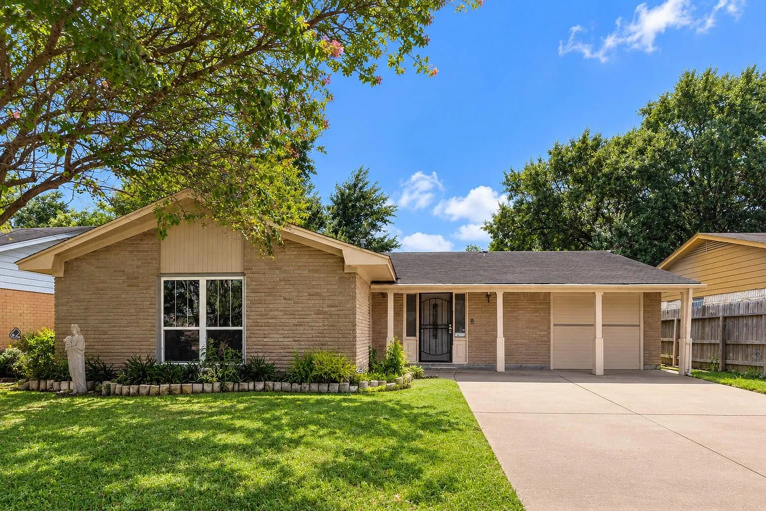 3 bed, 2.0 bath, 1709 sqft, $1,695 — Photo 2