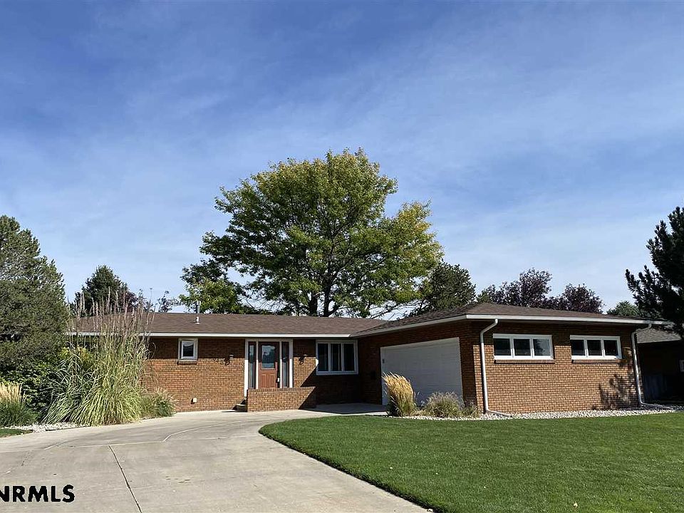 1st image of 3033 Primrose Dr