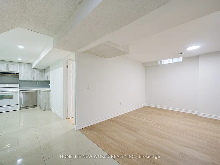 133 Stather Cres #BASEMENT — Photo 3