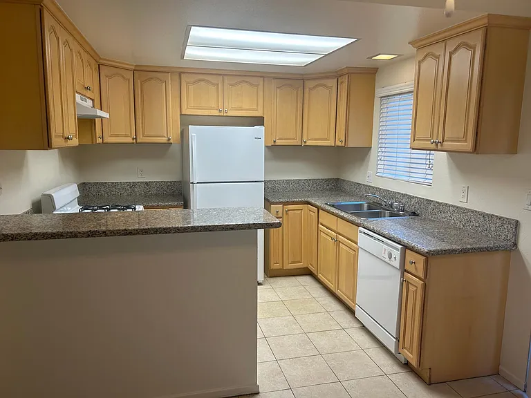 1940 Broadway St #2 — Photo 6