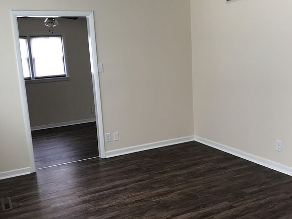 4th image of 503 Isern St