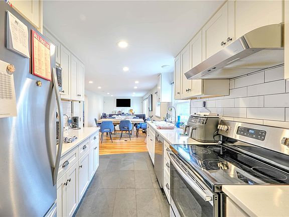 3rd image of 30-32 Bayard St #2