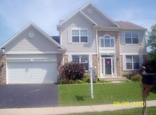 559 Sparrow Ct, Lindenhurst, IL 60046