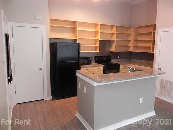 4th image of 1028 E 36th St #17