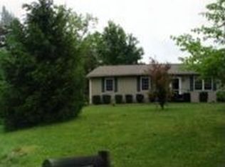 206 Crescent Ln, Jacksboro, TN 37757