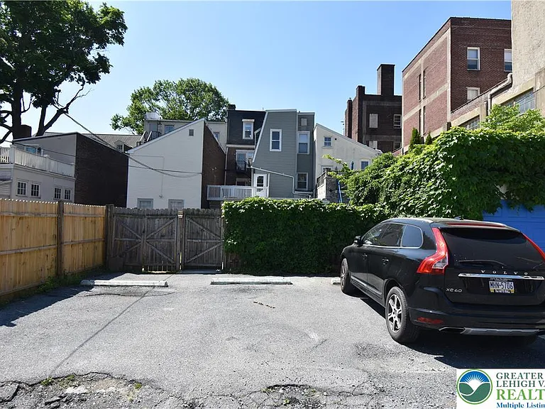 241 Spring Garden St — Photo 32
