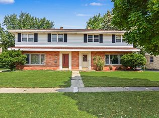 5111 Maplewood Dr #5113, Greendale, WI 53129