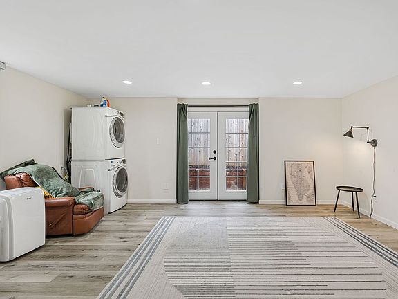 4th image of 3419 Maple Ave #1