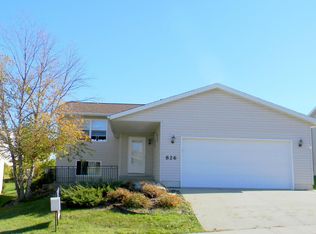 826 50th Ave NW, Rochester, MN 55901