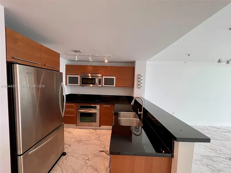 253 NE 2nd St #2409 — Photo 6
