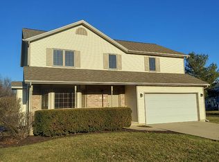 1605 Royal Pointe Dr, Bloomington, IL