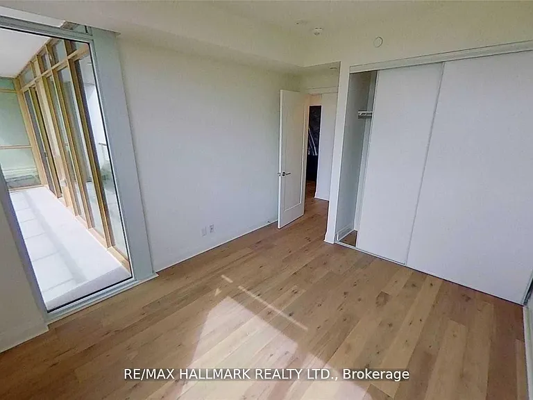 151 Avenue Rd #601 — Photo 23