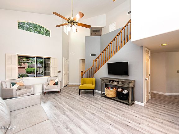 3rd image of 3328 N Deerspring Ct