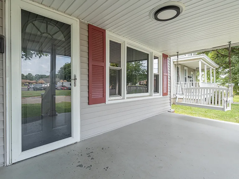 1114 Hoover Ave — Photo 3
