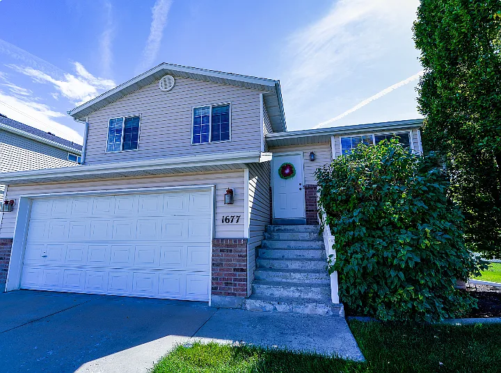 4 bed, 1643 sqft, $2,220 — Photo 4