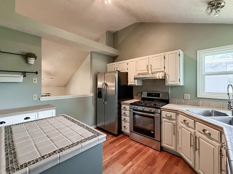 Kitchen and Eat In Area