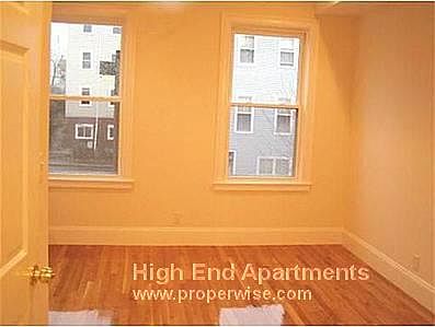 2nd image of 424 W 2nd St APT 1