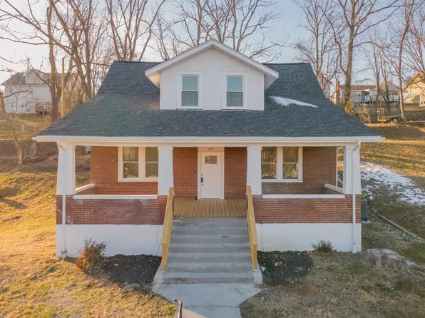 527 Randolph Ave, Pulaski, VA 24301