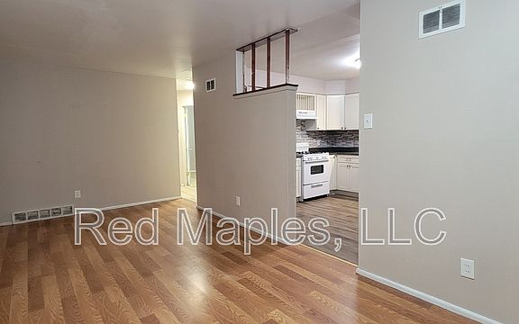 3rd image of 10525 Earl Dr