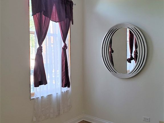 5th image of 926 S Oakley Blvd #2