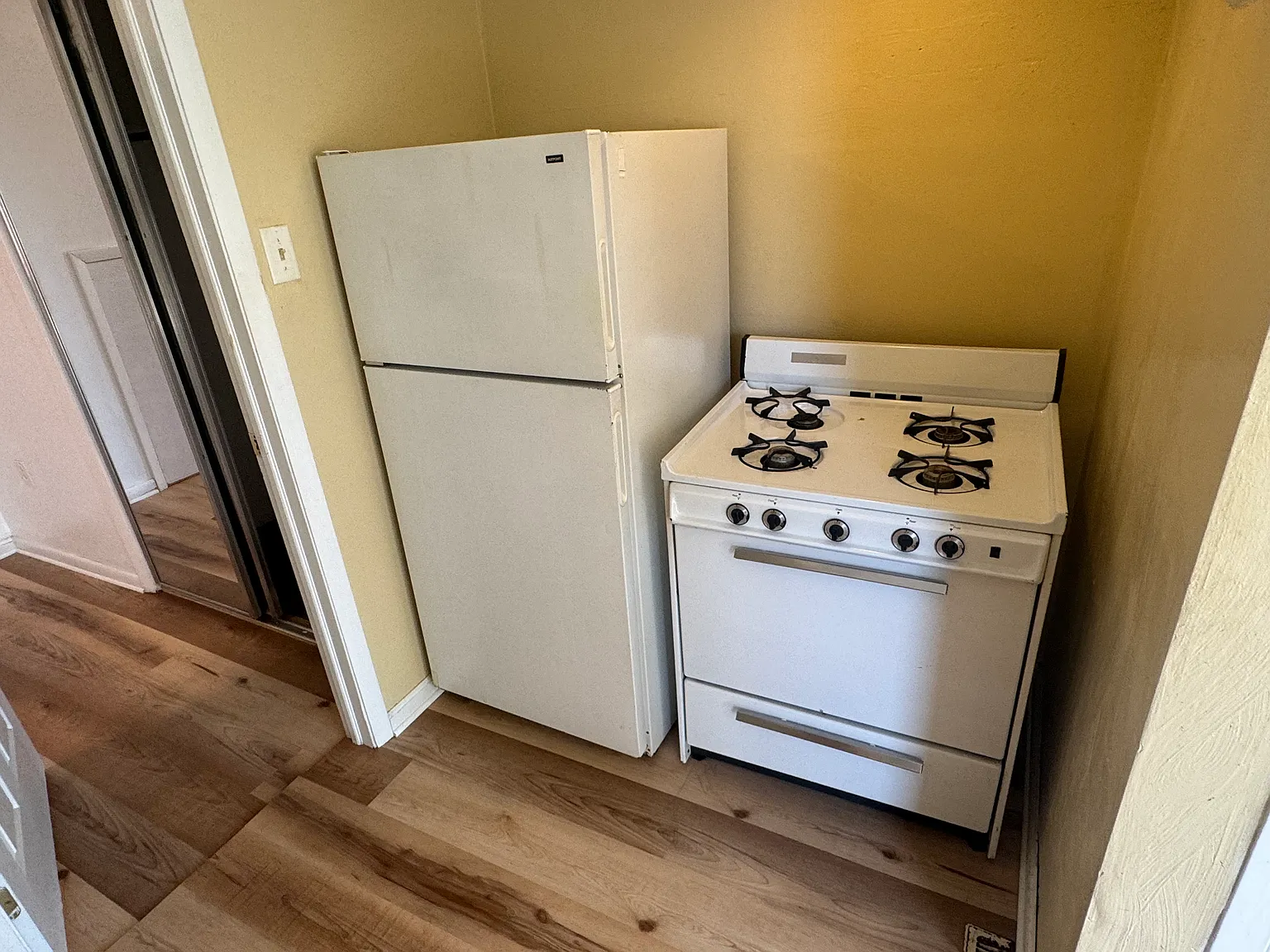 1 bed, $1,000 — Photo 4