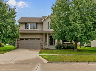 226 S 82nd St, West Des Moines, IA 50266