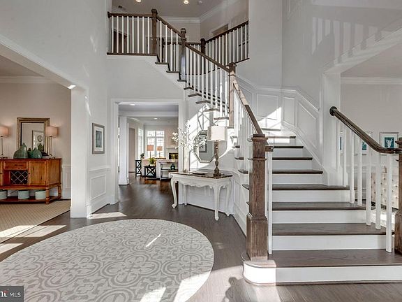2nd image of 3214 Barbara Ln