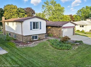 42700 Versailles Rd, Canton, MI 48187