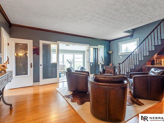 3rd image of 718 Avenue E