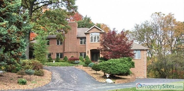 1st image of 885 Highwood