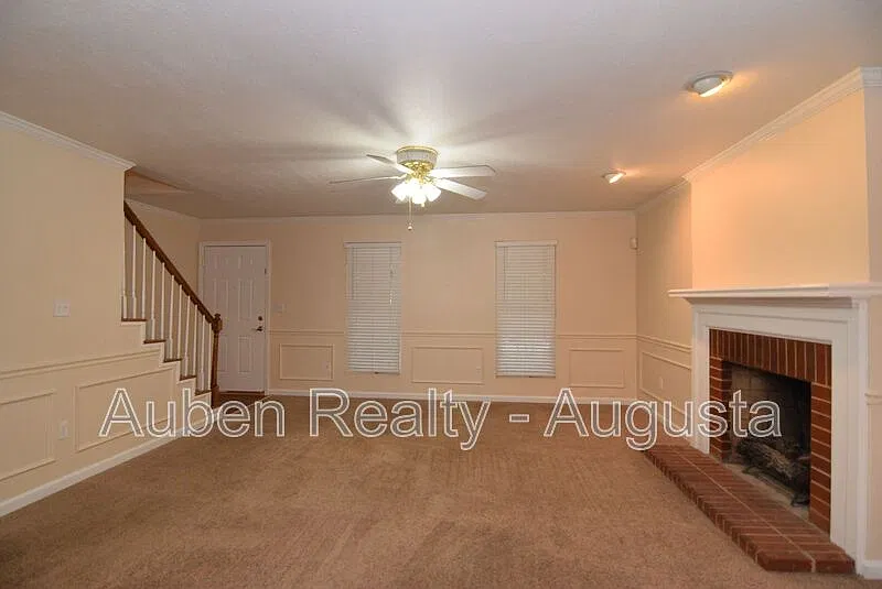 3 bed, 2.0 bath, 1638 sqft, $1,800 — Photo 4