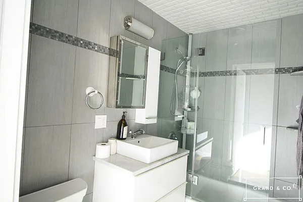 Rented by Grand & Co. | media 10