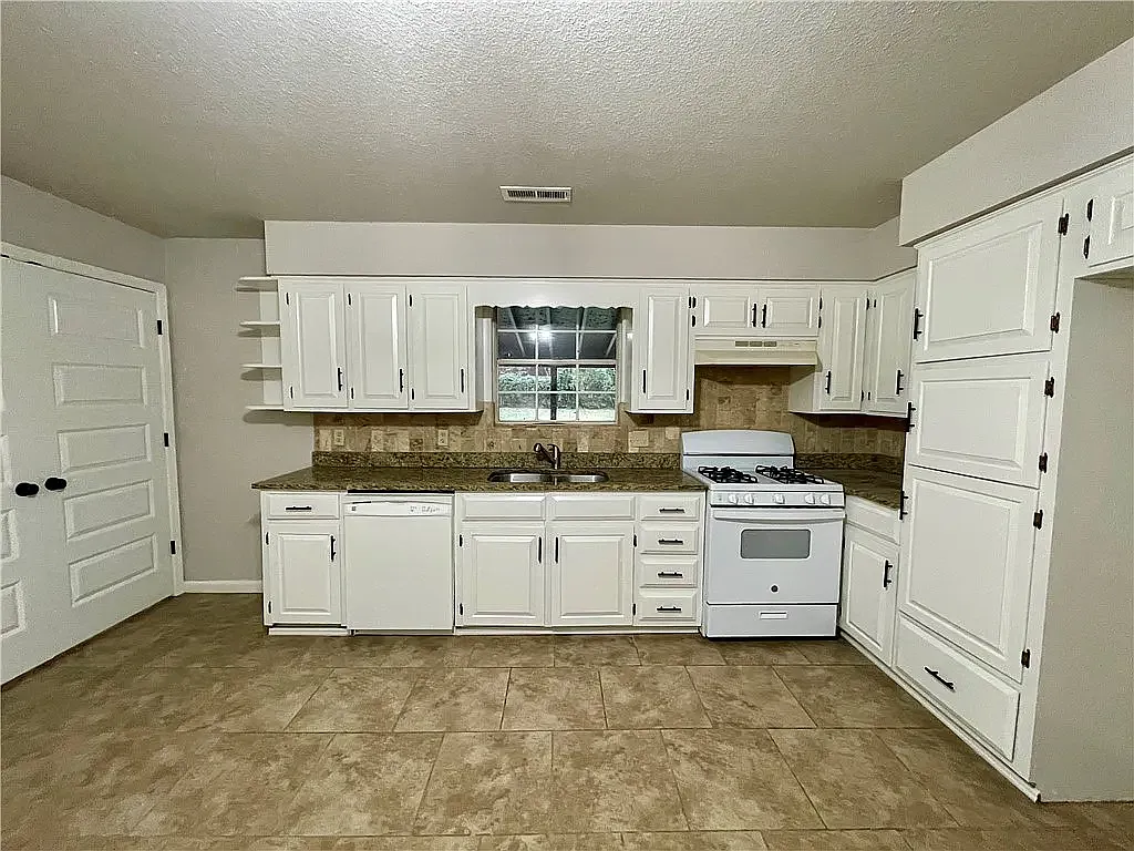 3 bed, 1816 sqft, $1,850 — Photo 4