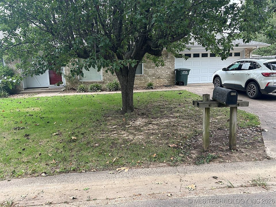 2nd image of 405 S McGee Dr