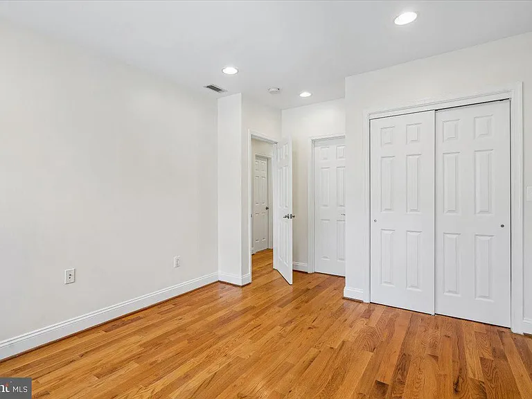 1339 C St NE — Photo 12