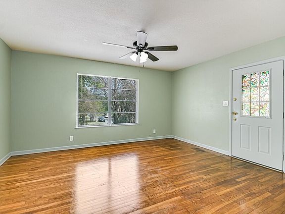 5th image of 1109 Edgewood Ave