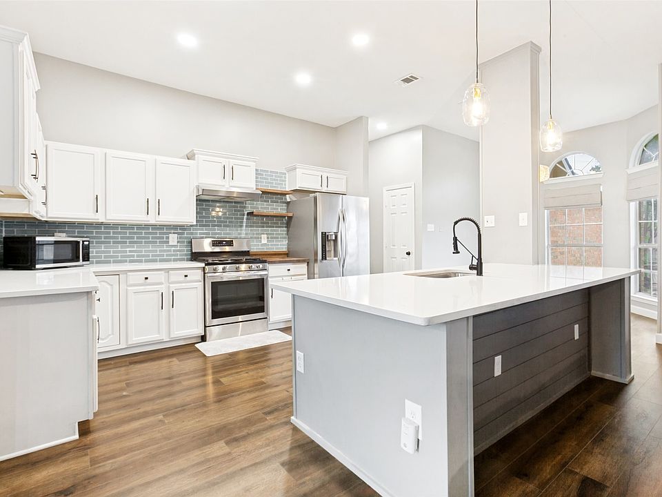 1st image of 7305 Silverthorn Dr