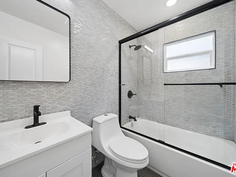 1029 N Gardner St — Photo 8