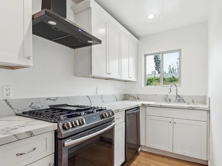 652 Vernon Ave #2 — Photo 28