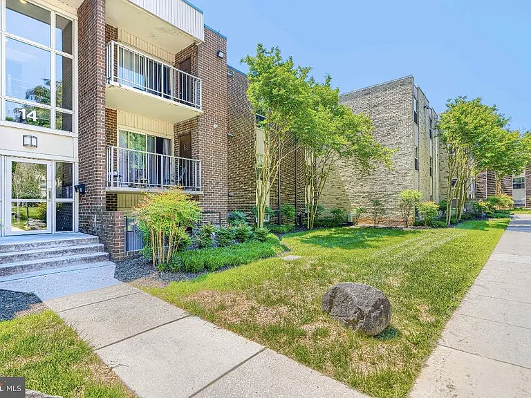 14 Mountbatten Ct — Photo 3