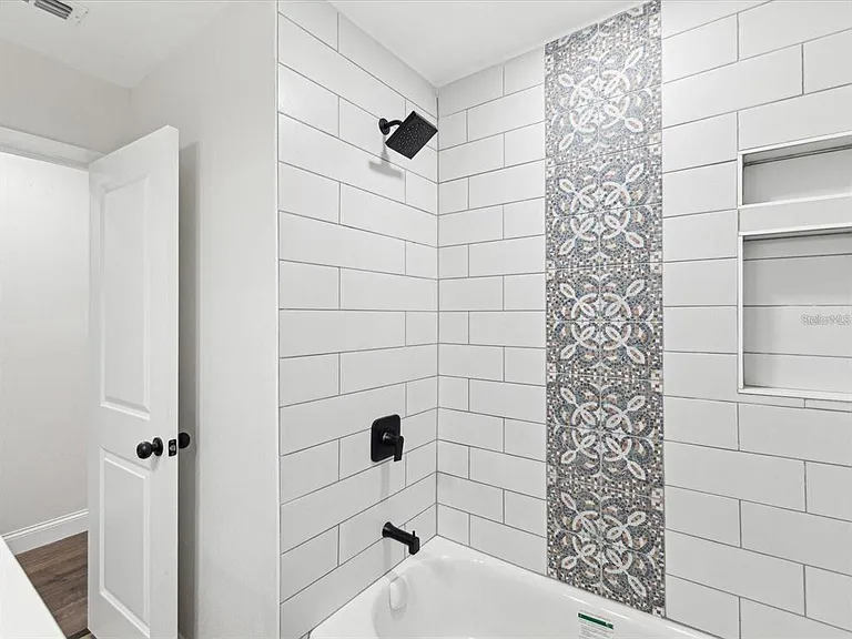 1008 E Norfolk St — Photo 32