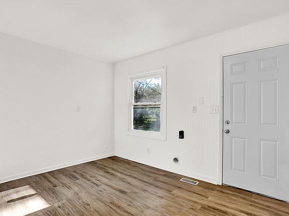 5th image of 4329 N Elizabeth St