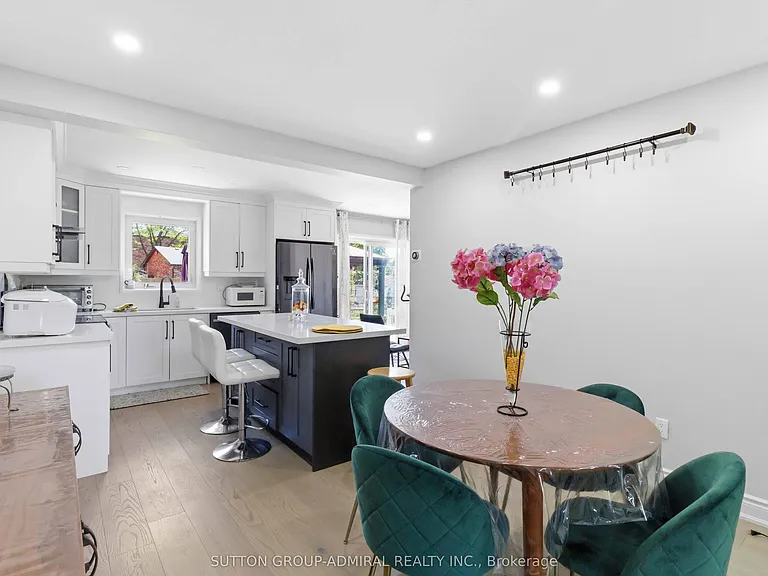 87 Marita Pl #MAIN UPPER FLR — Photo 11
