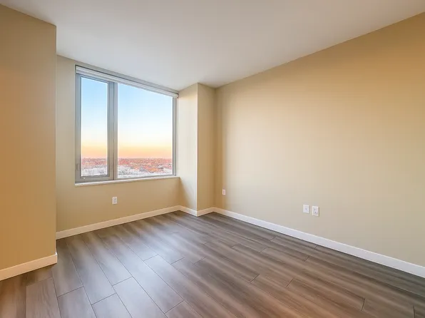 1524 Sheepshead Bay Road image 5 of 24