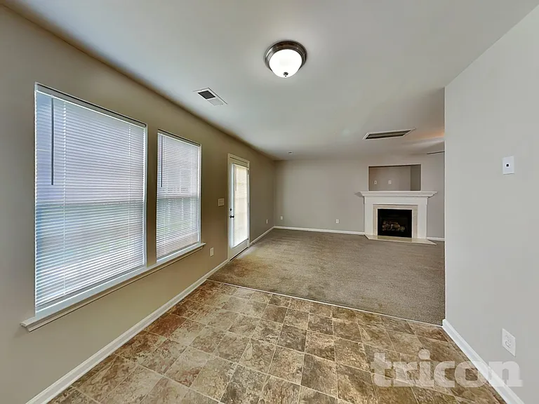 106 Newport Dr — Photo 6