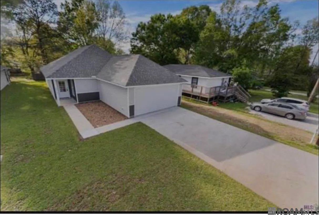 4 bed, 1850 sqft, $2,000 — Photo 1