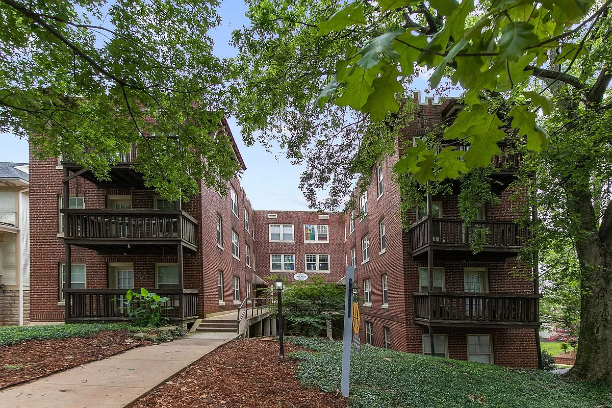 Building Photo - Oak Hill