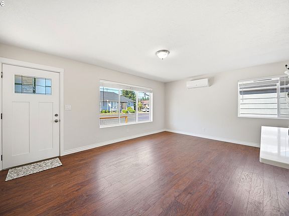 4th image of 8016 NE Fremont St