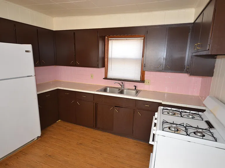 130 Roswell St — Photo 5